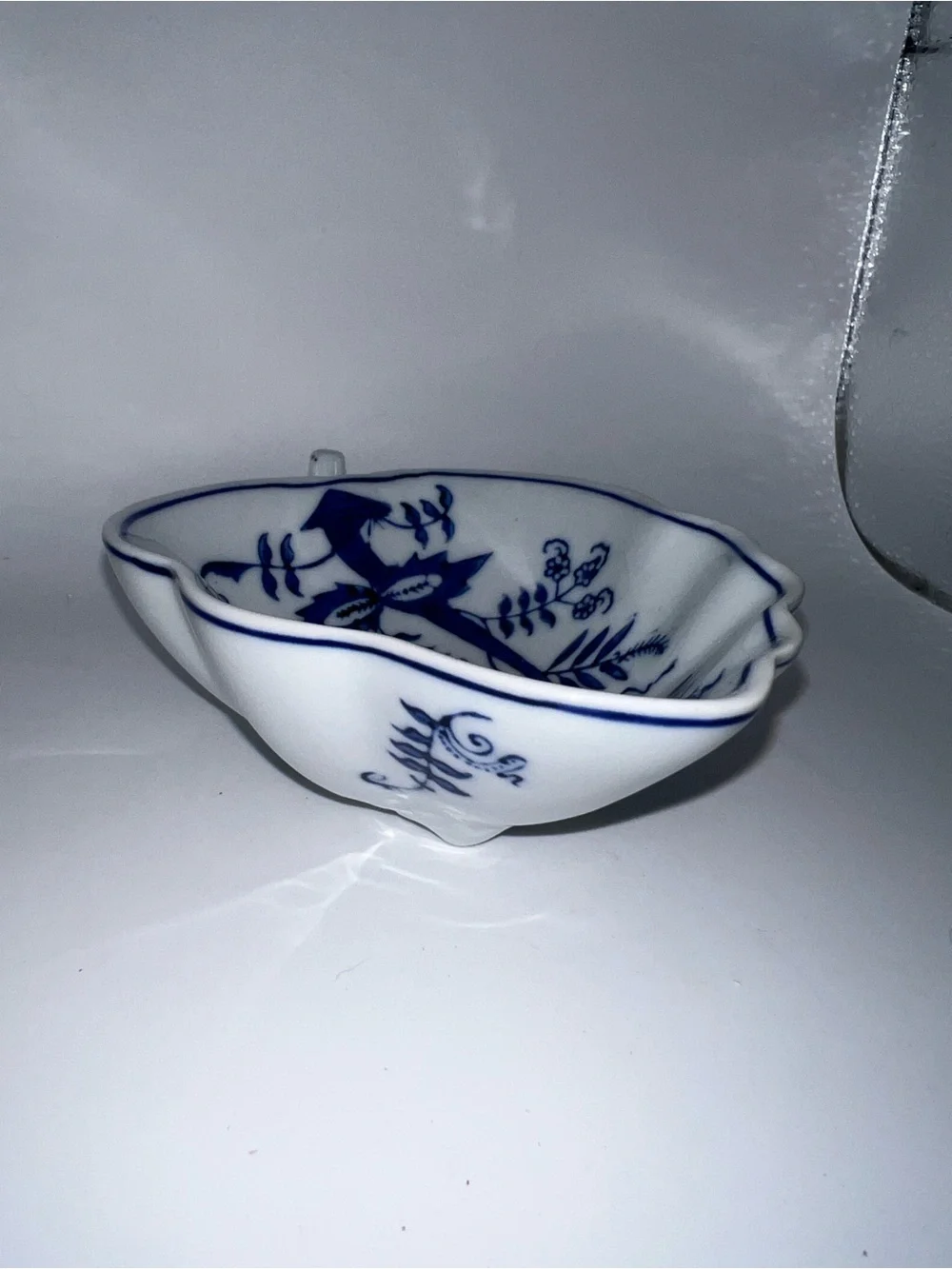 Blue Danube leaf shaped dish